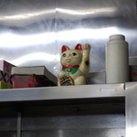 ことぶき - 普通の招き猫（髭は書いてある）