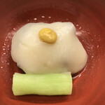 赤坂 菊乃井 - 昼懐石１２１００円。豚角煮 じゃが芋餡。芋茎が添えてあります。