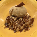 赤坂 菊乃井 - 昼懐石１２１００円。蕨餅 八つ橋アイスクリーム。蕨餅は絶品！ 専門店に負けない味わいです。焼き八つ橋？を刻んで入れたアイスとも相性良く、とーっても美味しかったです（╹◡╹）（╹◡╹）