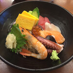 魚太郎・蔵のまち - メイン料理の海鮮丼(量は少なめ)