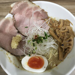 ラー麺 陽はまた昇る - 鶏とんＥＸ（刻みにんにく）（上方から）