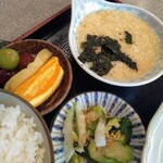 喫茶軽食 たんぽぽ - 漬物　デザート　とろろ
