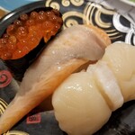回転寿し トリトン - イクラ・時シラズ・ホタテ。
