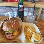 THE BURGER STAND MAVERICK - 全ハンバーガーにポテトがセット