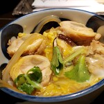 蕎麦切り くろ - 鶏チャーシューの親子丼です。