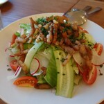 キッチン ミナトヤ - パンチェッタと松の実サラダ