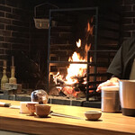 DIRETTO - 薪の炎がお客としては癒し効果も…
                                シェフは熱くて大変（笑）
                                とおっしゃってました。