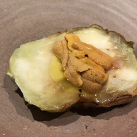 DIRETTO - 炭火で蒸し焼きされた賀茂茄子。
                    ふんわり柔らかな食感にウニ♡
                    