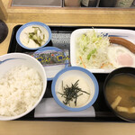 松屋 - ソーセージエッグ定食410円選べる小鉢はとろろを！