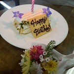 ノースポール - 誕生日の友人にはミニブーケとケーキが更に届きます。