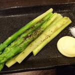 金町製麺 - 焼きアスパラガス　400円