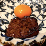 西麻布けんしろう - サガリは卵と一緒にすき焼き風で