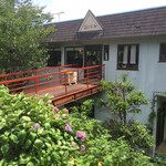 コバト - 外観②  橋を渡ります