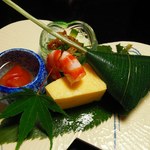 しのはら - 八寸 トマトのゼリー炊き　車海老ツヤ煮、玉子しんじょう。笹ずし