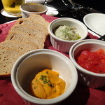 ビルボードライブ東京 - ３種のブルスケッタ（トマト・しらす・雲丹）