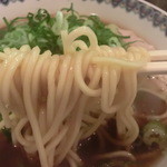 鍾馗 - やや太めのストレート麺　これが実に旨かった