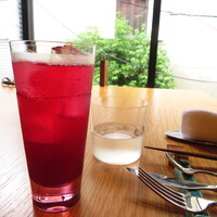 フナシェフ - 赤しそジュースのソーダ割り