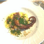 La Brianza - 真蛸のグリル白いんげん豆とカラスミとシブレット。ゆっくりと時間をかけてグリルされたという真蛸が本当にやわらかく、白いんげん豆と歯触りが近いぼど。カラスミとシブレットいいアクセント、すごくおいしかった～