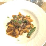 La Brianza - ブラウンスイス牛ラグーのカヴァテッリ。モチモチのカヴァテッリと絡んでとてもおいしい。パスタの種類が変わると、また違ったおいしさが楽しめますね。カヴァテッリ、マッロレッドゥスみたいでもある形ね♪