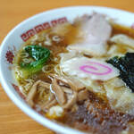 宝来家 - "雲呑麪（うんどんそば）"、鳴門巻（なるとまき）＋靑梗菜（せいかうな）