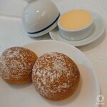 フランス料理 リュカ - 自家製パン。小さいサイズだけど生地に味があり美味しい(*´∀｀)
            お代わり追加２個お願いし、４個頂きました!(^^)!