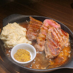 土間土間 - 熟成赤身ステーキ　通常価格税別750円/100gが税別290円　以下全て税別
約61%引き　これはお値打ち品です
何気にポテサラも良いおつまみになりました