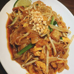 土間土間 - パッタイ　590円
タイ料理の人気な一品です
パッタイもビールの良いお供になりました