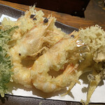 旬酔基じ - 天使の海老を天ぷらで...♪*ﾟ
      カラッと揚がってます♡
      天ぷらの腕前もさすが〜(*´`*)