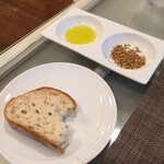 サラマンジェ ド ヨシノ - すみません、食べてます！　オリーブオイルとデュカとともに