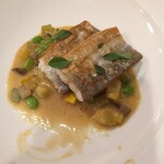 サラマンジェ ド ヨシノ - 太刀魚の白ワインソース（すみません、一口食べちゃってます(^^ゞ）