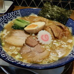 ハマカゼ拉麺店 - 本日いただいたのはミニパーコーとチャーシューが2枚、味玉半分入った特製中華そばです。