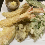 そば 法師人 - 海老と舞茸の天盛り