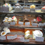ナッシュカッツェ - ショーケースのケーキたち。渋い。撮影許可いただきました。