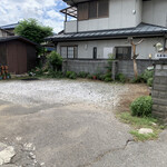 大善 - 店の横の駐車場