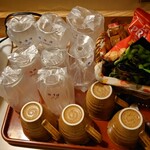 和食処　田舎家 - 宿泊施設「伊賀」コップ類とスナック類（無料）