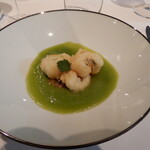 モトイ - 鱧のベニエ　朝風胡瓜のスープ