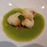 モトイ - 鱧のベニエ　朝風胡瓜のスープ