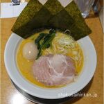 鶏番長 - 濃厚鶏豚骨ラーメン味玉付810円。鶏番長(名古屋市緑区)食彩品館.jp撮影