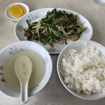 来々亭 - 料理写真:ニラレバ炒め定食　800円税込　ニンニクが効いていて美味し！竹の子も入ってて嬉しい。量も多くい！