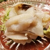 東茶屋 なかむら - ③炭火炙り鳥貝(石川県七尾産)
                    鳥貝は雌雄同体で、産卵期は春と秋、旬も春と秋で、殆どの個体が寿命1年
                    七輪での炭火焼きにて提供