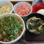 すき家 - ねぎ玉牛丼（並盛）サラダセット　650円