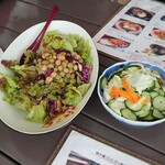 和食処　田舎家 - 翌日の昼食のサラダと漬物（無料）