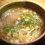 一興 - 中には叉焼を細かく切ったのがゴロゴロしてます。♪　脂分はきつめ