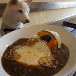 シバキチカフェ - フライドエッグオクラカレー