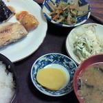 Tsutsumi Shokudou - 魚定食