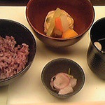 奈良町豆腐庵 こんどう - 飛竜頭の炊き合わせ、吸い物、ご飯、漬物。すでにお腹いっぱい。