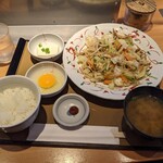 やよい軒 - たっぷり野菜の肉野菜炒め定食(税込830円)+生玉子(60円)=890円