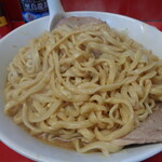 ラーメン二郎 - レンゲがあると楽に天地返し