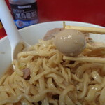 ラーメン二郎 - サービスのウズラ