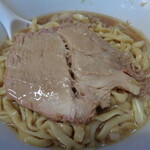 ラーメン二郎 - これ、箸で簡単に切れます